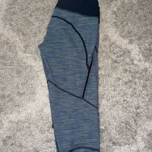 Lululemon crops size 4